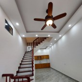 Bán nhà ngõ 79 Cầu Giấy- 4 tầng mới kính koong-nhỉnh 4ty-Lh: 0974656748