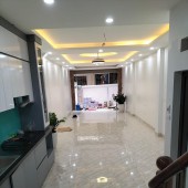Bán nhà phố Trần Thái Tông- Cầu Giấy- gần oto- gần chợ-2 thoáng vĩnh viễn-Lh: 0974656748