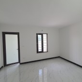 Bán nhà Ngọc Lâm Long Biên 35Mx5T nhỉnh 3 tỷ ngõ thông tứ tung ô tô qua nhà.