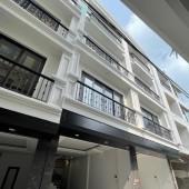 NHÀ PHỐ TRẠM - 7 CHỖ VÀO NHÀ - NHÀ MỚI LUNG LINH