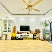 Siêu phẩm nhà Tư Đình: 48m2, 5 tầng, Thang máy, gần Công viên, chỉ hơn 6 tỷ