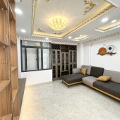 Bán nhà đẹp ngay ngã tư Phạm Văn Đồng. Đường trước nhà 7m xe hơi đậu trong nhà.