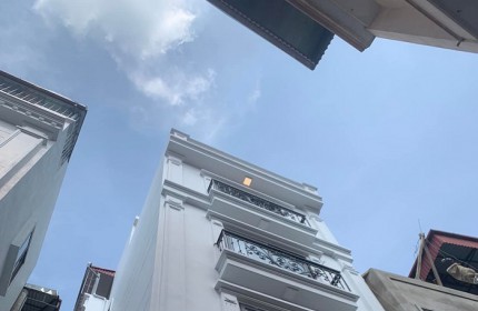 Nhà mới Nguyễn Văn Cừ - Long Biên lô góc, chỉ 10m ra ô tô tránh. Giá chỉ hơn 3 tỷ