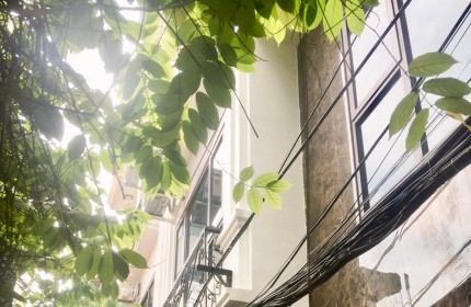 Nhỉnh 5 tỷ có ngay nhà Vĩnh Phúc Ba Đình. 38m2x5 tầng, sổ hoa hậu