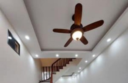 BÁN NHÀ TRƯƠNG CÔNG GIAI, 50M x 3 TẦNG, LÔ GÓC, OTO QUA NHÀ, NỘI THẤT SIN, GIÁ 4 TỶ.