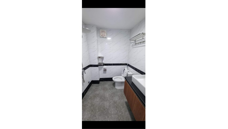 Nhà đẹp nguyễn khang 6 tầng thang máy