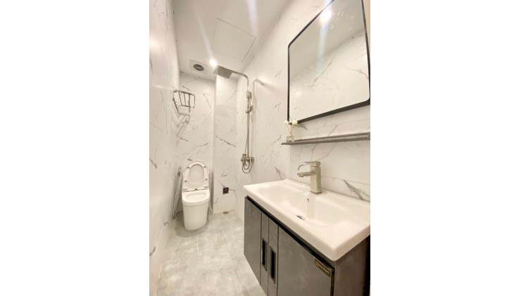 Căn góc, ngõ nông phố Nguyễn Lương Bằng-Đống Đa, DTXD32m2, 6 tầng, MT6m, 5.5 tỷ. 0338080356