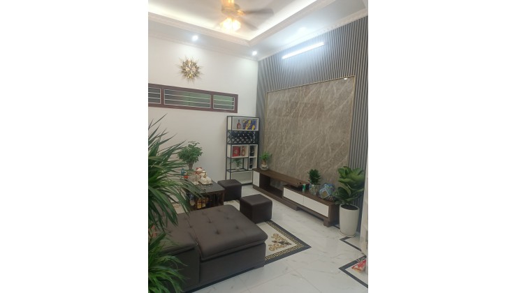 TRUNG TÂM PHỐ HOA BẰNG - OTO ĐỖ CỬA - SÁT PHỐ - KINH DOANH ĐƯỢC - NHÀ CỰC ĐẸP.