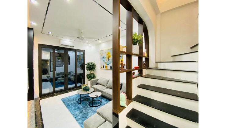 Căn góc, ngõ nông phố Nguyễn Lương Bằng-Đống Đa, DTXD32m2, 6 tầng, MT6m, 5.5 tỷ. 0338080356