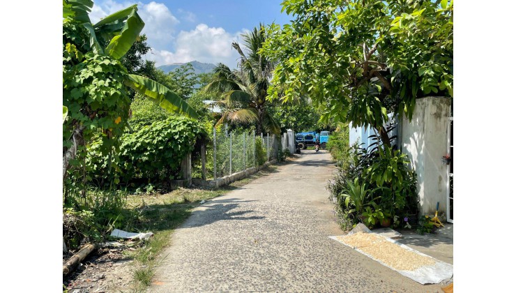 Bán lô đất cách đường 23.10 chỉ 200m giá chỉ 13tr thông ra vng Diên An D.Khánh ô tô vi vu  lh 0985451850 Xuyên