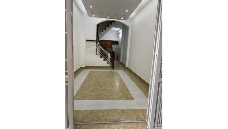 Bán nhà riêng Quận Cầu Giấy, 40m2, 4.4 tỷ,rẻ, đẹp