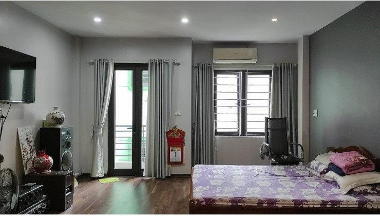 Chủ gửi bán nhà Ngọc Thuỵ 45m2, 5 tầng, mt 5m, giá 5.5 tỷ, ô tô vào nhà, vị trí đẹp, ngõ nông, nhà đẹp, full nội thất