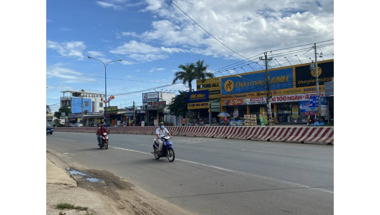 Bán đất gần trung tâm hành chính Bàu Bàng, đối diện chợ cặp sát QL13, ở Bình Dương.
Giá 700 triệu ( 100% thổ cư ).