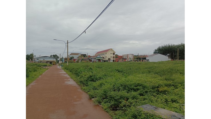 Nhà em cần bán gấp 2 lô đất ở ngay chợ Phú Lộc ngay mặt tiền đường
