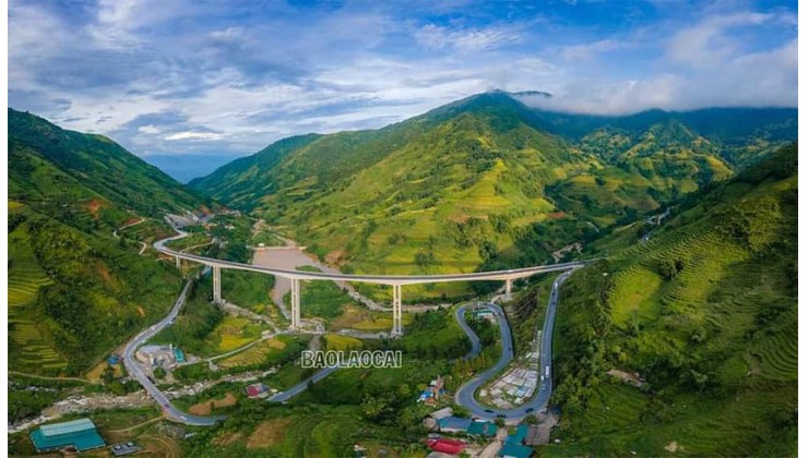 ĐÓN SÓNG SÂN BAY, CAO TỐC, ĐẤT NỀN SAPA GIÁ ĐẦU TƯ, 2600M2, CHƯA TỚI 1 TỶ