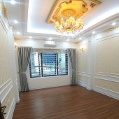 Bán nhà phố Trần Quốc Hoàn-thang máy-vỉa hè- Kinh Doanh-oto-50m-16.8ty-Lh:0974656748