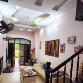 Bán nhà phố Phạm Văn Đồng, lô góc, ngõ thoáng, oto đỗ của, 6 tỷ