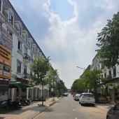 SIÊU PHẨM LACASTA VĂN PHÚ, HÀ ĐÔNG, HAI THOÁNG TRƯỚC SAU KINH DOANH VÔ ĐỊCH