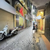 NHỎ XINH CÓ VÕ MẶT NGÕ KINH DOANH.