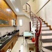 Bán nhà Ngọc Thuỵ 50m2 x 4 tầng, giá 5.7 tỷ, ô tô đỗ cổng, 20m ra ô tô tránh, 5 phút sang phố cổ