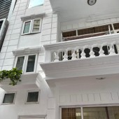 Bán nhà ngõ 68 Cầu Giấy, sát hồ, gần ngõ ô tô, 40m2, rộng 4m, khu an ninh cao. Giá nhỉnh 4 tỷ