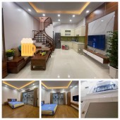 Pháo Đài Láng 30m 5 tầng mt  6.2 m giá 6.5 tỷ