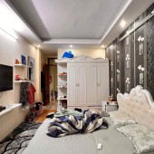 Tài chính 5.x có ngay căn nhà mặt phố Đặng Văn Ngữ có sẵn 1 vườn đầy hoa lan