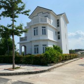 Cần tiền, bán gấp 02 căn biệt thự đơn lập bờ biển Cam Ranh, Khánh Hòa. Giá cực mềm chưa đến 30 triệu/m2 cả nhà + sân vườn.