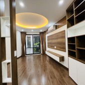 BÁN NHÀ SIÊU HOT TRUNG TÂM CẦU GIẤY NHÀ 50M2 CHỈ 5 TỶ 3