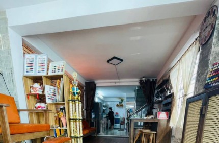 Nhà ô tô đậu đỗ ngày đêm, cách đường chính Hải Phòng 1 căn, Thanh Khê