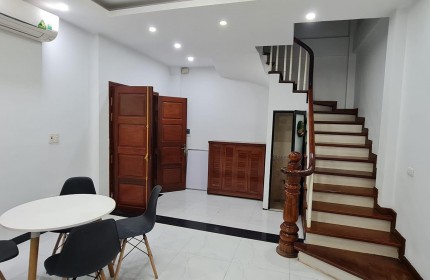 Phố Thái Hà, khu vực chuyên nhà đẹp, 30m2, 5 tầng, mặt tiền rộng 6m tha hồ để xe máy.