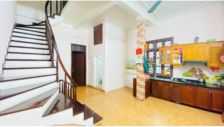Bán Gấp Nhà Thái Hà 55m2 6 tầng Mặt 3.8m.dòng tiền ngõ to thông oto sát nhà Giá 8ty