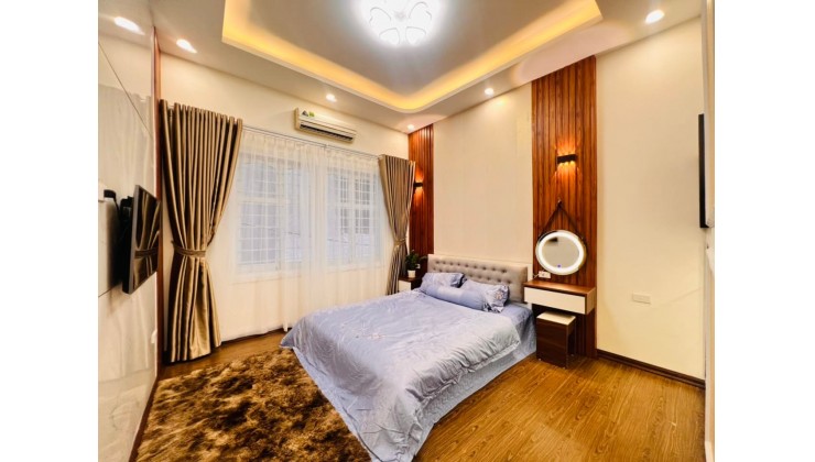Bán Gấp Nhà Thái Hà 55m2 6 tầng Mặt 3.8m.dòng tiền ngõ to thông oto sát nhà Giá 8ty