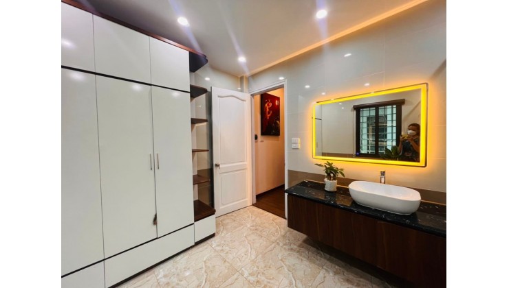 Bán Gấp Nhà Thái Hà 55m2 6 tầng Mặt 3.8m.dòng tiền ngõ to thông oto sát nhà Giá 8ty