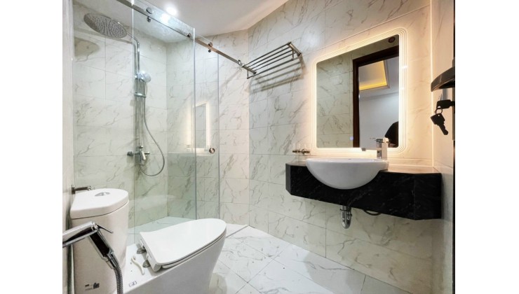 Bán nhà phố Thái Hà, Đống Đa, dt 80m2, 7 tầng. Phố vip kinh doanh, gia chủ cần tiền bán gấp!!!