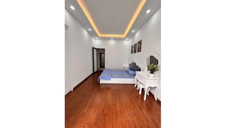 Nhà đẹp, THOÁNG trước sau, 30m OTO, 32m2, gần TIMES CITY, CHỈ 3.2 tỷ.