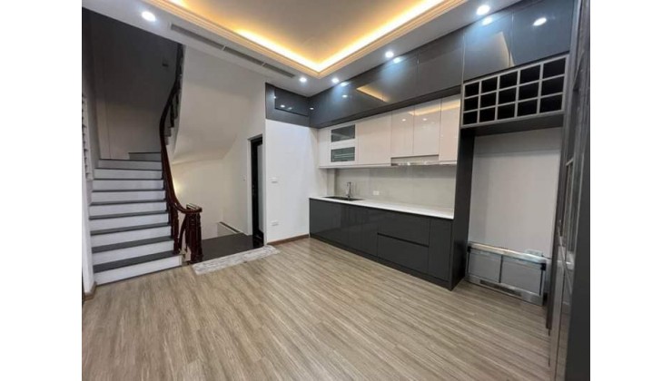 hot hot ,hoàng vân thái,thanh xuân,45 m2 5 tấng,nhà phân lô,kinh doanh tốt,đường rộng o to tránh, gíá 11,8 tỷ.