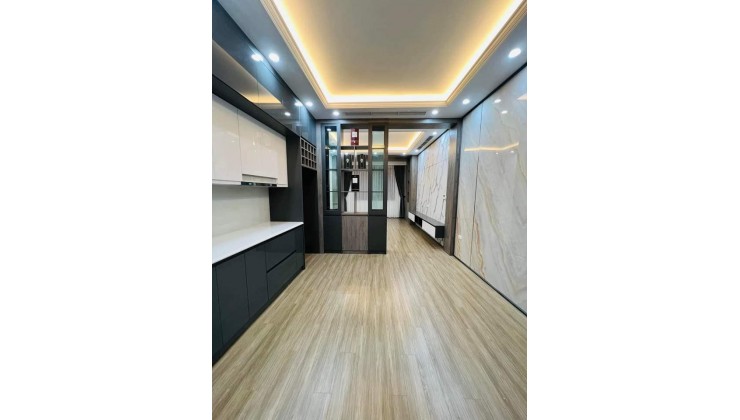 hot hot ,hoàng vân thái,thanh xuân,45 m2 5 tấng,nhà phân lô,kinh doanh tốt,đường rộng o to tránh, gíá 11,8 tỷ.