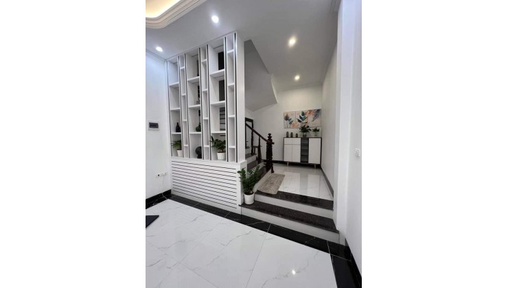 hot hot ,hoàng vân thái,thanh xuân,45 m2 5 tấng,nhà phân lô,kinh doanh tốt,đường rộng o to tránh, gíá 11,8 tỷ.