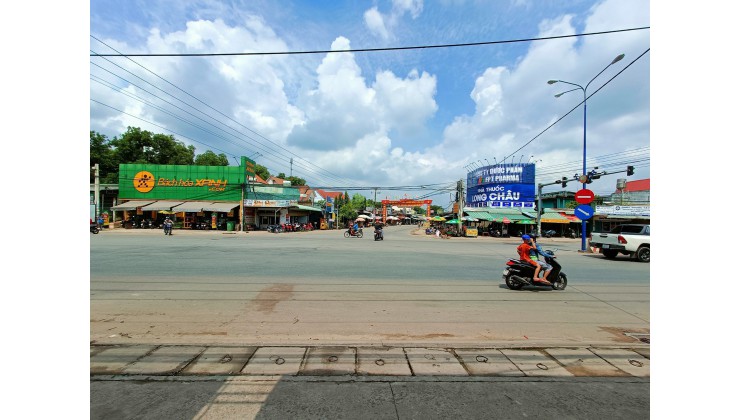 Bán gấp thêm 10 nền và 2 lô góc mặt tiền đường đối diện chợ gầ Trung Tâm Hành Chính Bàu Bàng Bình Dương.