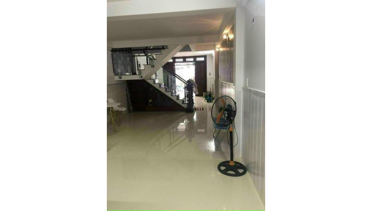 Nhà bán  Lạc Long Quân P8 Tân Bình, hẻm thông,56 m2, 2PN, giá rẻ 5,2 tỷ