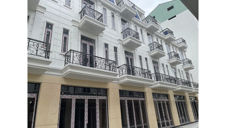 Bán nhà MT trung tâm quận Tân Phú, 1 trệt 3 lầu, đang cho thuê giá 50tr/th
