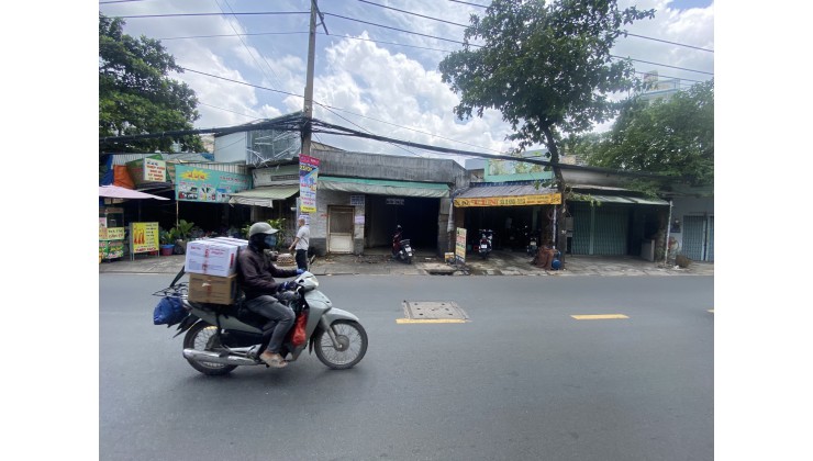 Bán Nhà ngay đường Thoại Ngọc Hầu, Tân Phú mặt bằng vuông vức, lề rộng, thoải mái cho thuê kinh doanh.