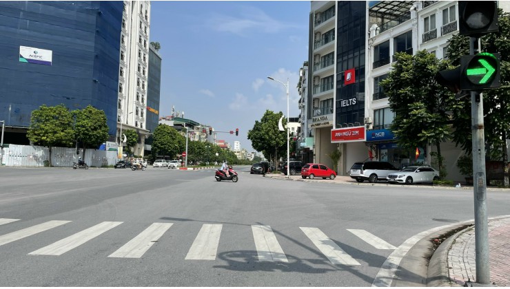Nhà mặt phố Hồng Tiến, đoạn kinh doanh sầm uất nhất,vỉa hè rộng,70m*4T, MT6.5m