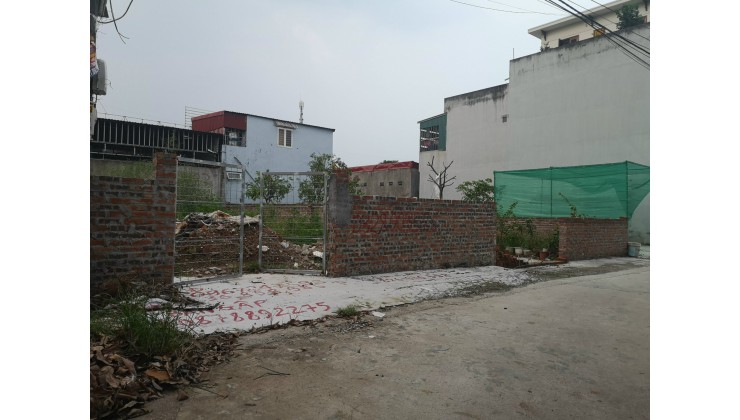 Bán đất tại tổ 8 thị trấn An Dương, Đường 4m thông ra chung cư tổ 8