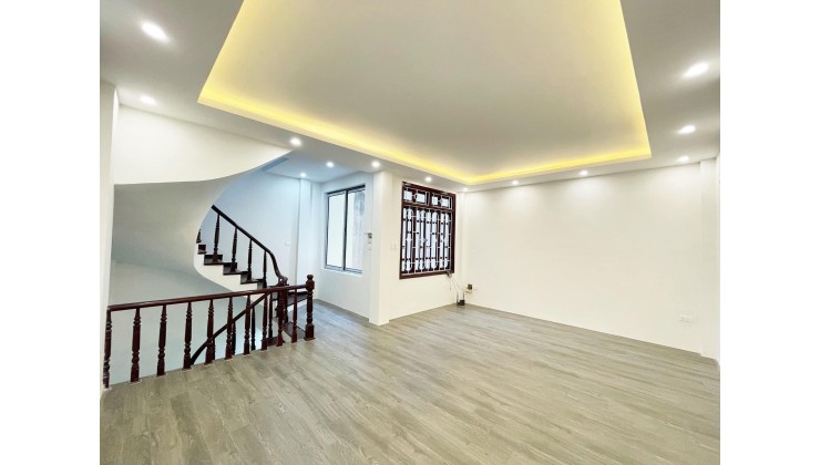 Siêu phẩm Nguyễn Chí Thanh Đống Đa 35m2 4mt