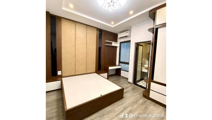 Bán nhà Phố Bồ Đề GARA Ô TÔ FULL NỘI THẤT-50M2 giá bán 8.8tỷ.Lh:0934460104.