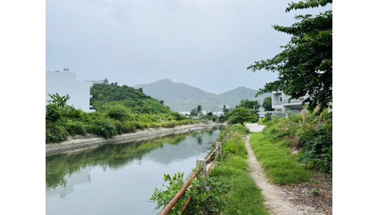 Lô đất view hồ nước hẽm ôtô Phạm Văn Đồng
