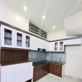Bán nhà đẹp Doãn Kế Thiện, Cầu Giấy 40m2, 5T, vài bước ô tô tránh nhỉnh 5 tỷ.