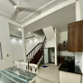 Nhà ngõ 165 Dương Quảng Hàm, Cầu Giấy. DT: 42m2 x 5 tầng. Giá 4.3 tỷ có gia lộc